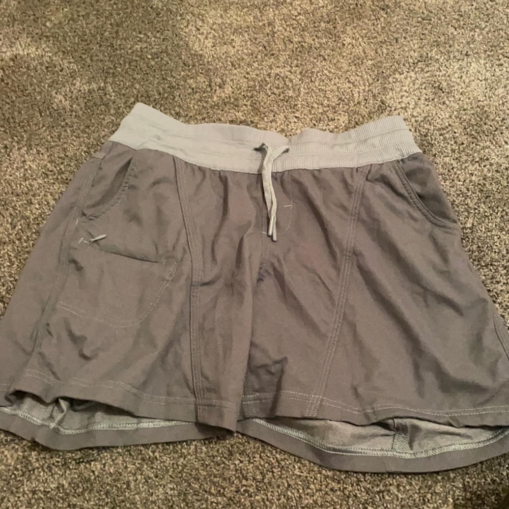 Gray north face (long) shorts